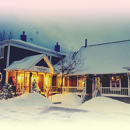 L'Authentique Auberge De Charlevoix Hotel Les Éboulements Buitenkant foto