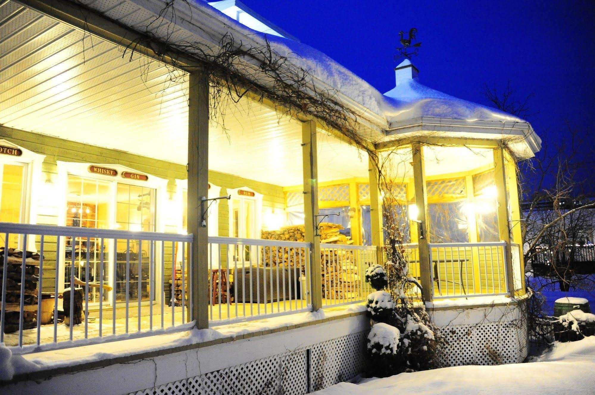 L'Authentique Auberge De Charlevoix Hotel Les Éboulements Buitenkant foto